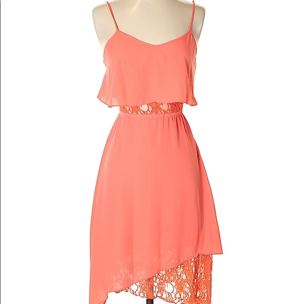 ⭐️2019 COLOR⭐️-Bebe dress 👗